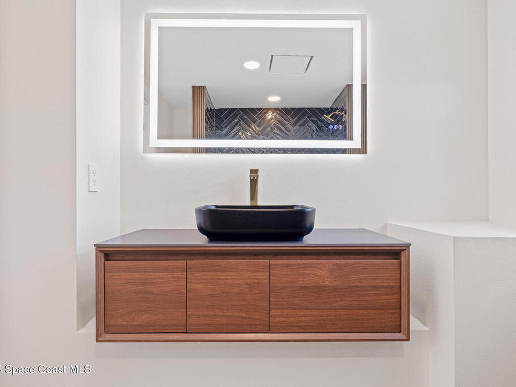 877 Sunset Drive, Melbourne, FL 32935