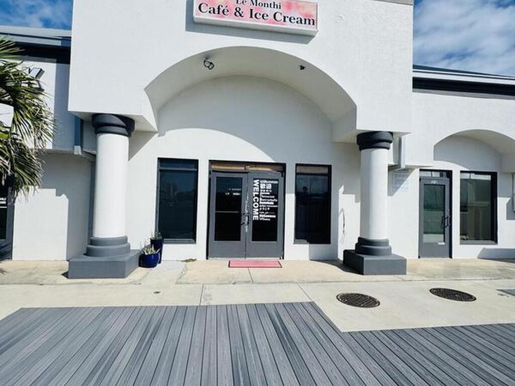 214 W Cocoa Beach Cswy Causeway, Cocoa Beach, FL 32931