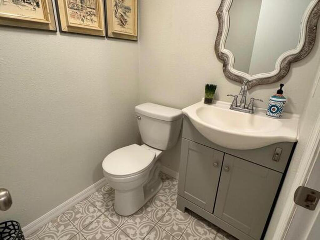 1926 Dipol, Titusville, FL 32780