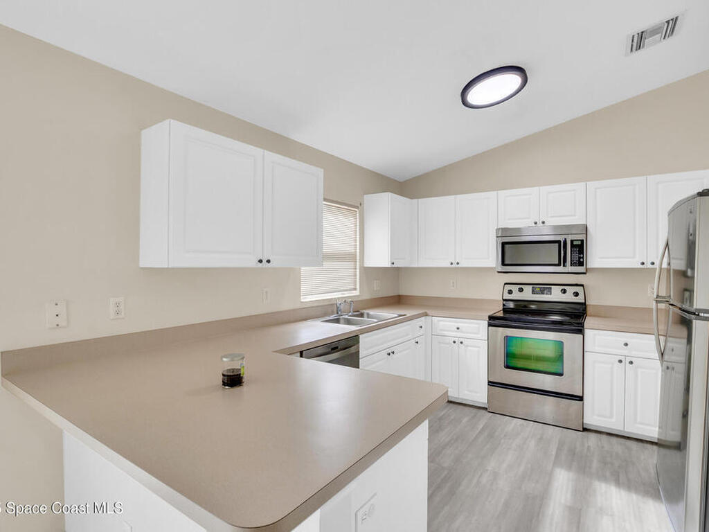 7976 105th Court, Vero Beach, FL 32967