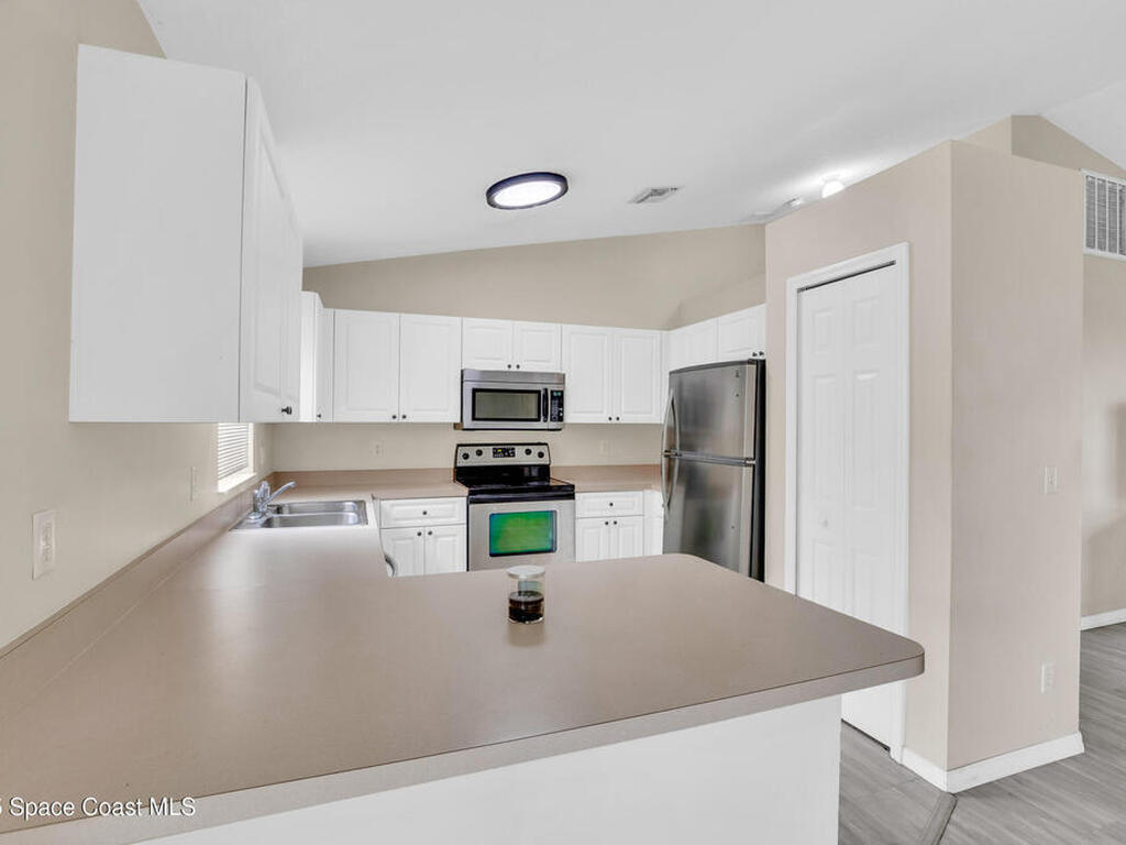 7976 105th Court, Vero Beach, FL 32967