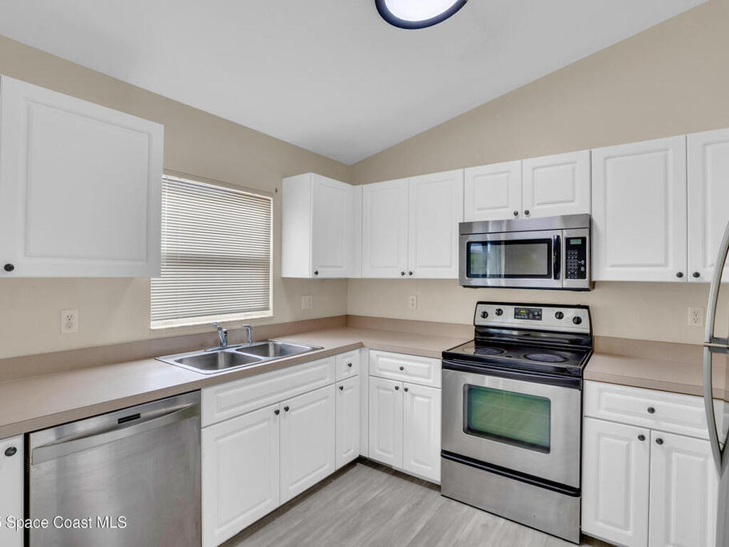 7976 105th Court, Vero Beach, FL 32967