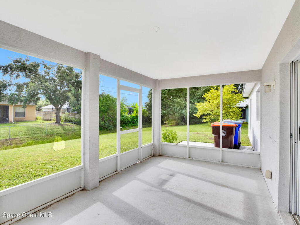 7976 105th Court, Vero Beach, FL 32967