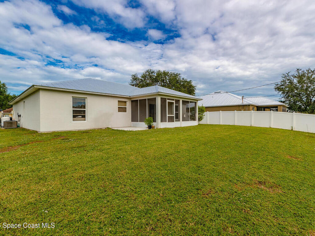 7976 105th Court, Vero Beach, FL 32967