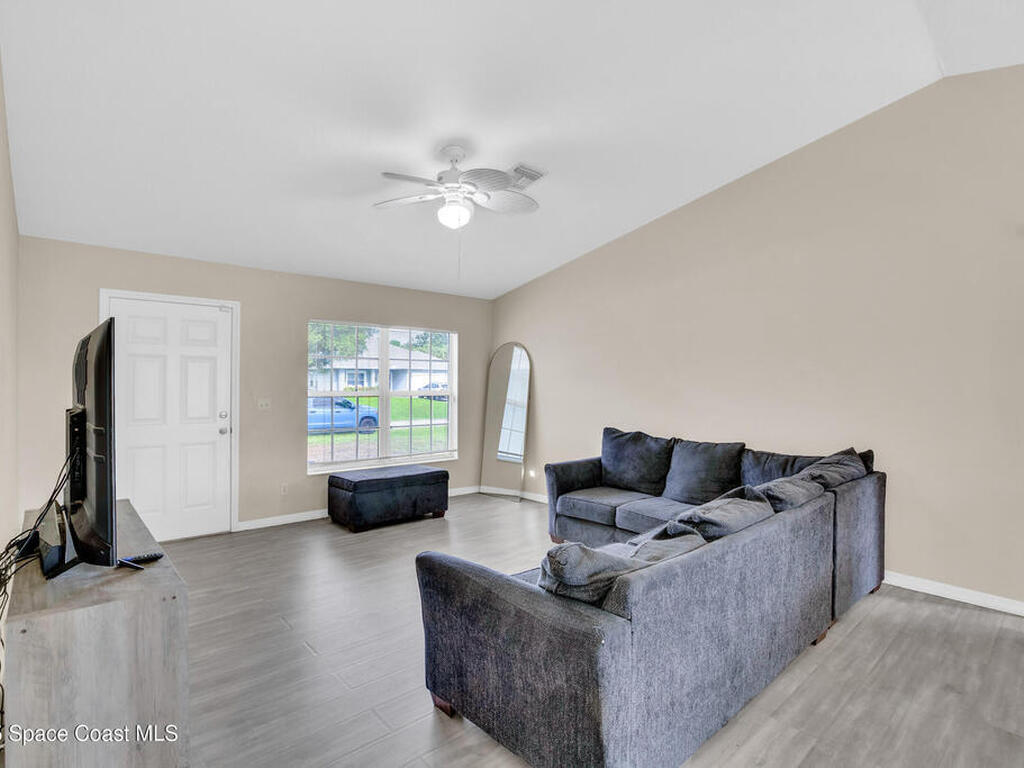 7976 105th Court, Vero Beach, FL 32967