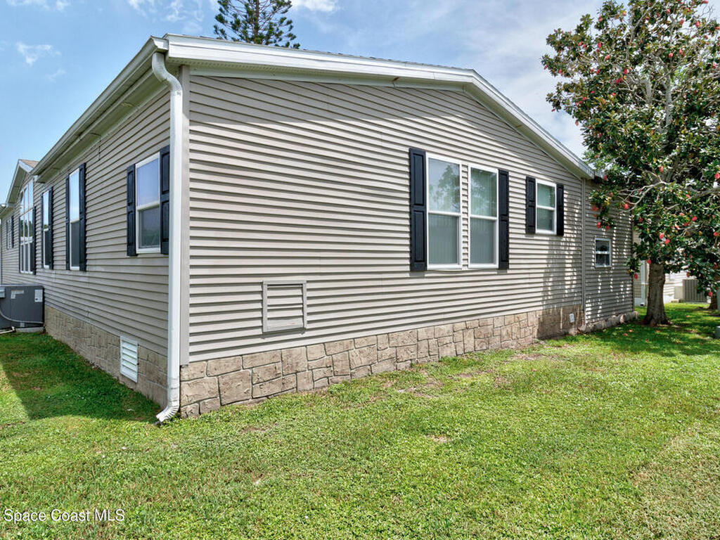 621 Puffin Drive, Barefoot Bay, FL 32976