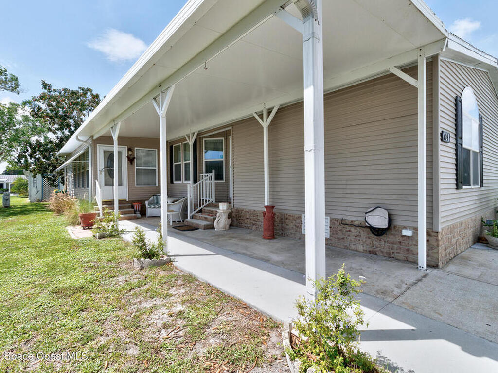 621 Puffin Drive, Barefoot Bay, FL 32976