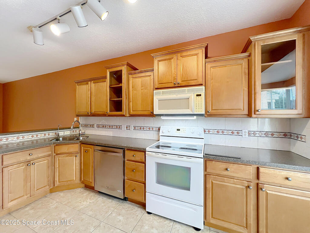 1680 42nd Square, Vero Beach, FL 32960