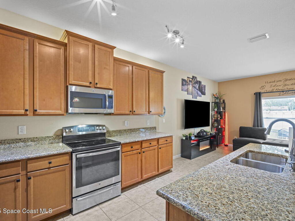 2565 Revolution Street, Melbourne, FL 32935