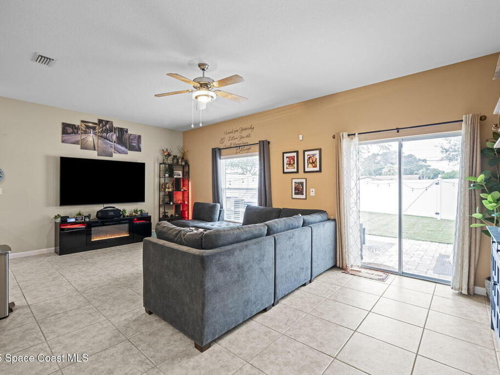 2565 Revolution Street, Melbourne, FL 32935