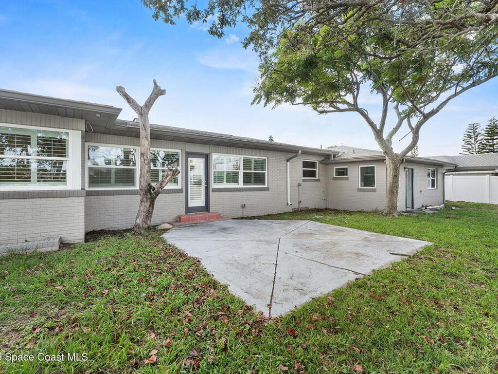 2203 S Peninsula Drive, Daytona Beach, FL 32118