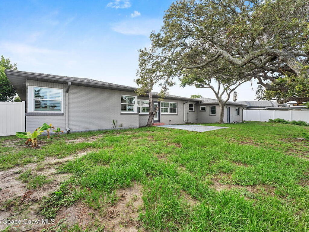 2203 S Peninsula Drive, Daytona Beach, FL 32118