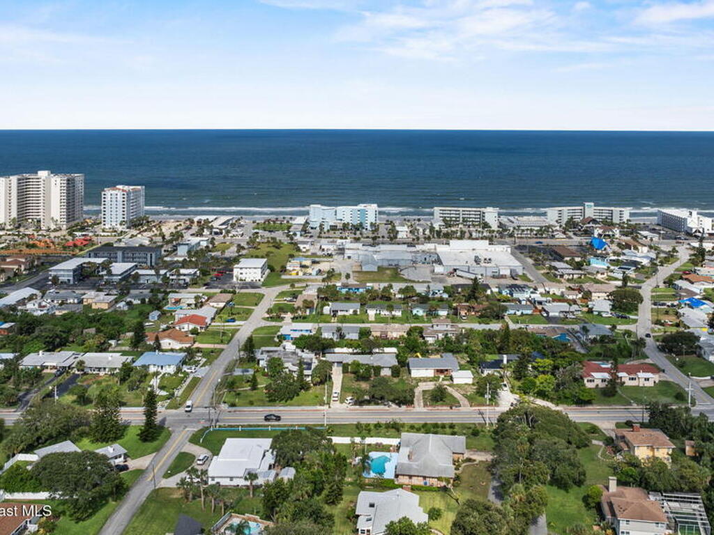 2203 S Peninsula Drive, Daytona Beach, FL 32118