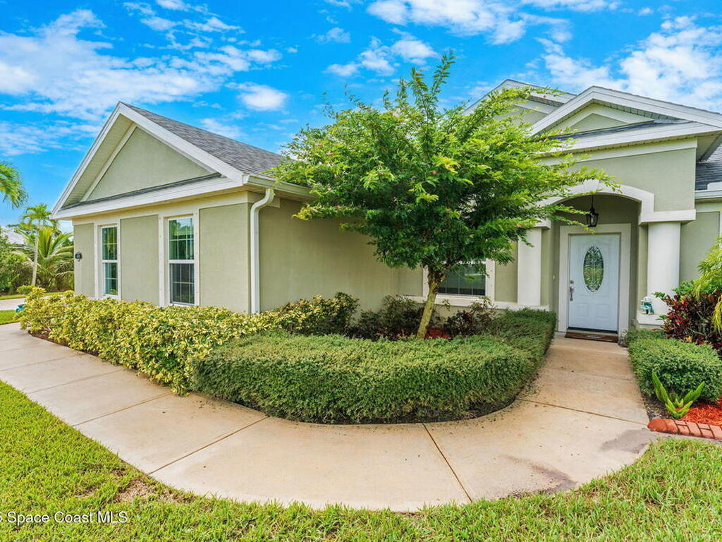 4009 Gardenwood Circle, Grant, FL 32949