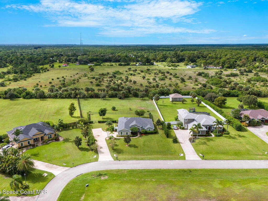 4009 Gardenwood Circle, Grant, FL 32949