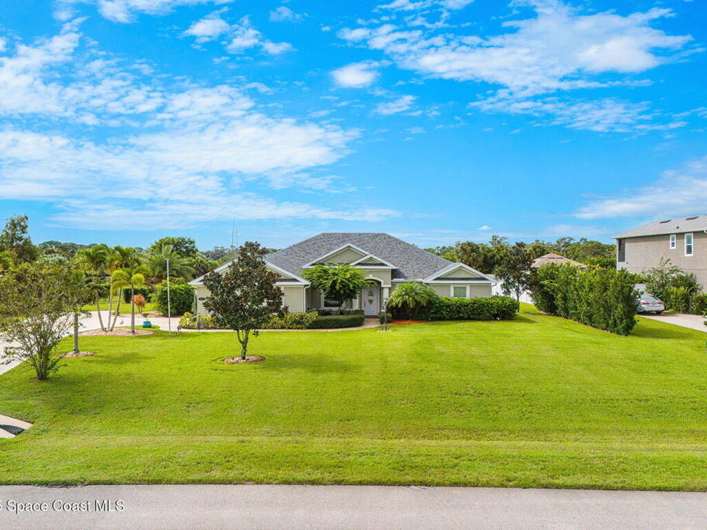 4009 Gardenwood Circle, Grant, FL 32949