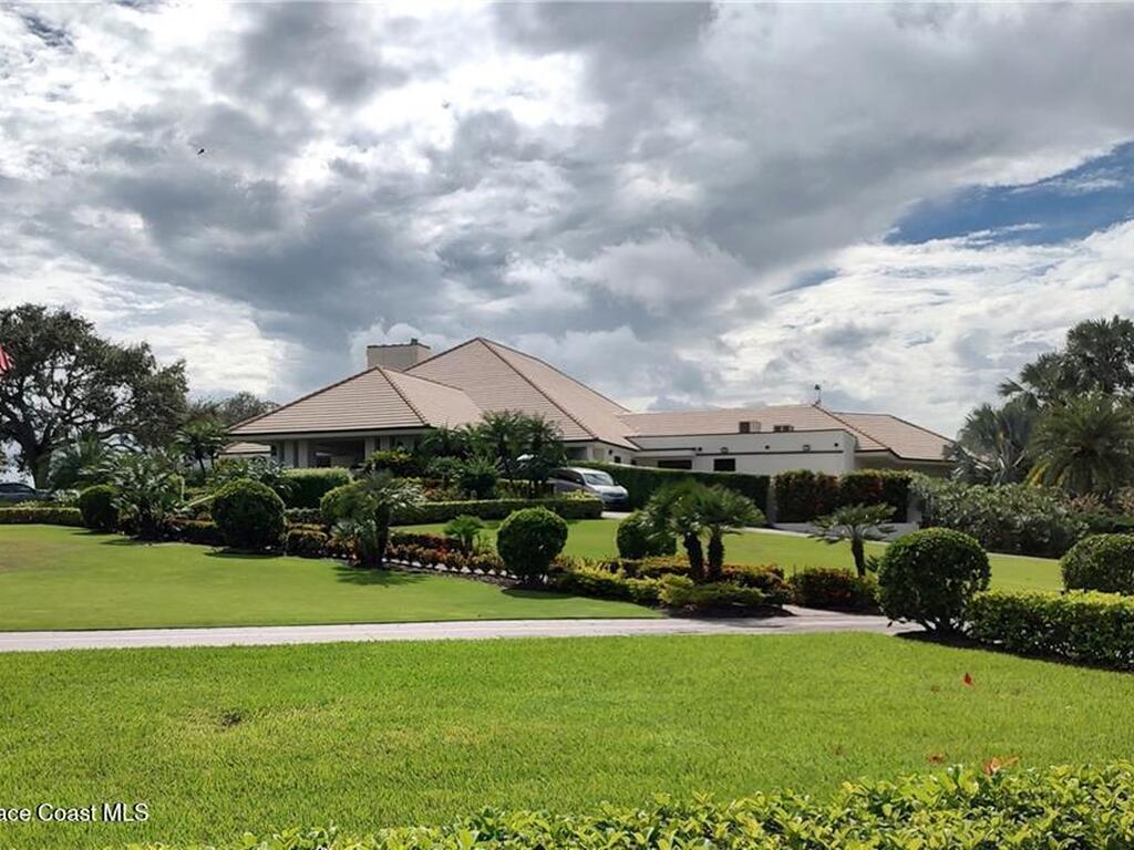 106 Prestwick Circle, Vero Beach, FL 32967