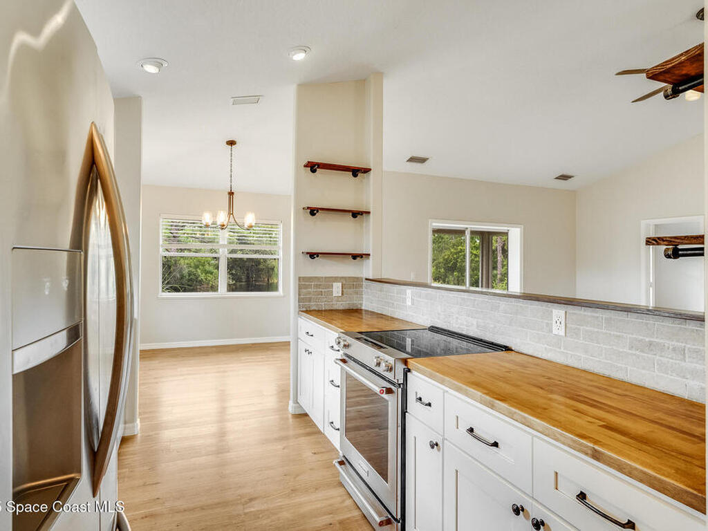 13805 83rd Street, Fellsmere, FL 32948