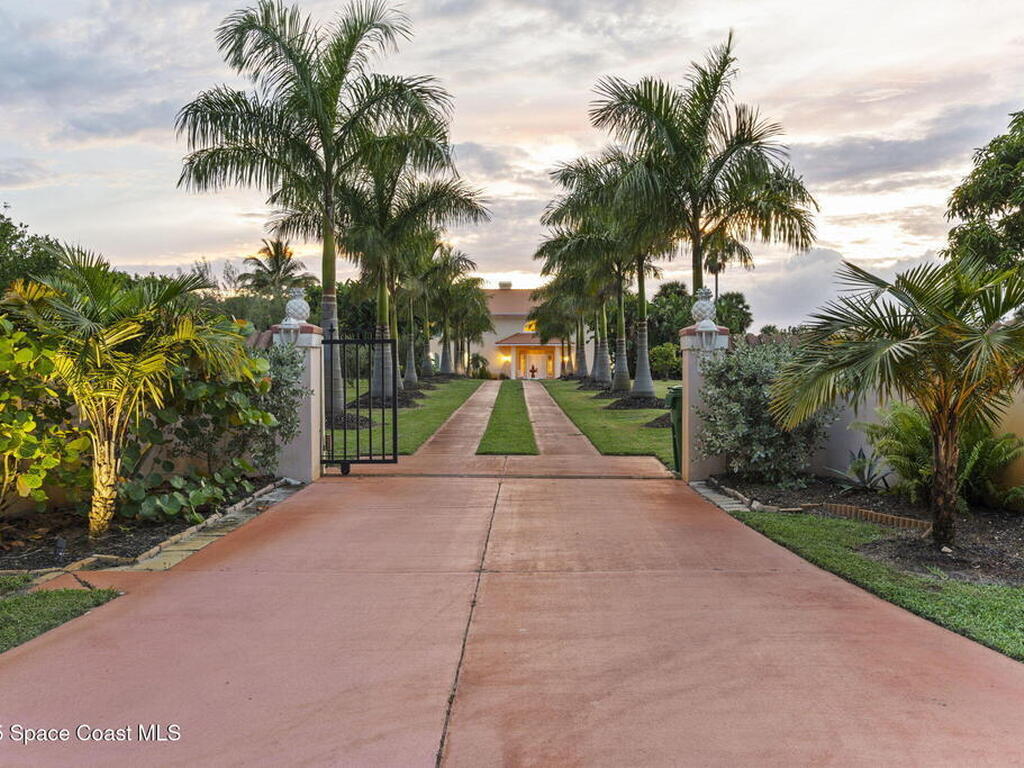 6007 N Tropical Trail, Merritt Island, FL 32953