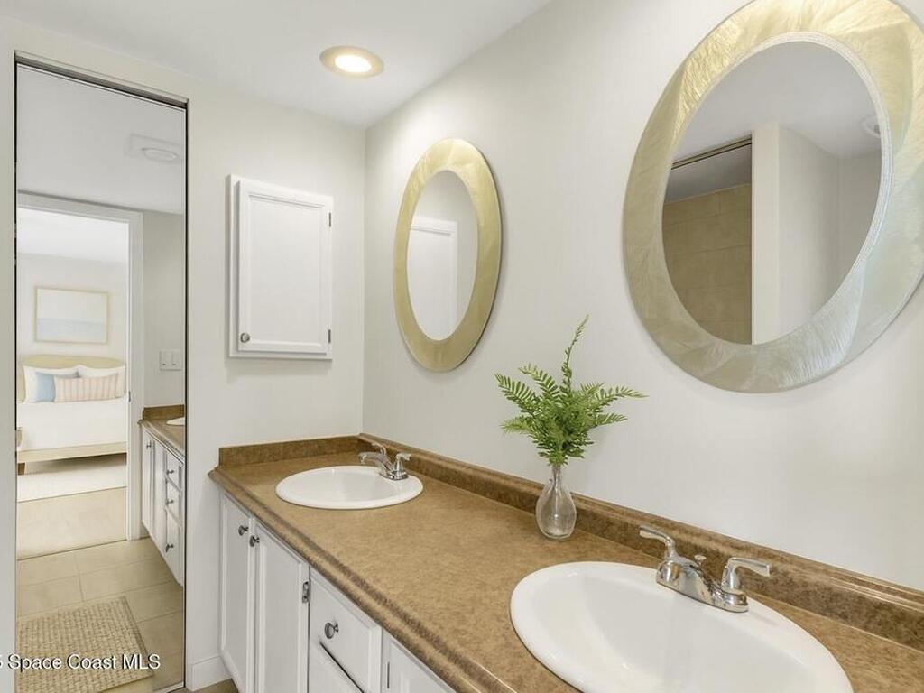 465 E Waverly Place, Vero Beach, FL 32960