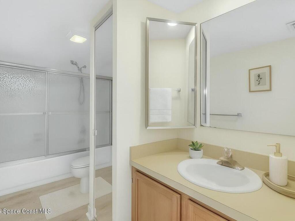 465 E Waverly Place, Vero Beach, FL 32960