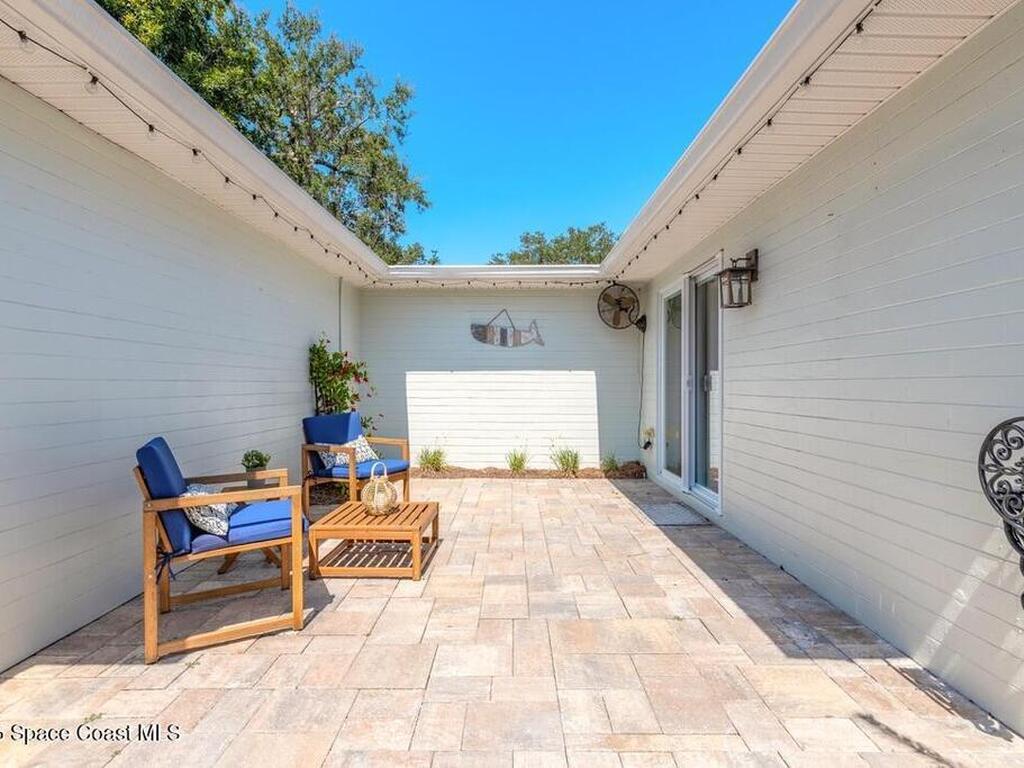 18 E Magnolia Avenue, Port Orange, FL 32127