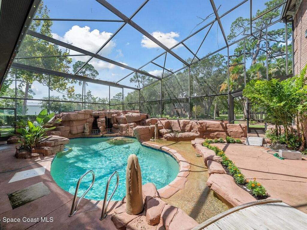 2195 S Courtenay Parkway, Merritt Island, FL 32952