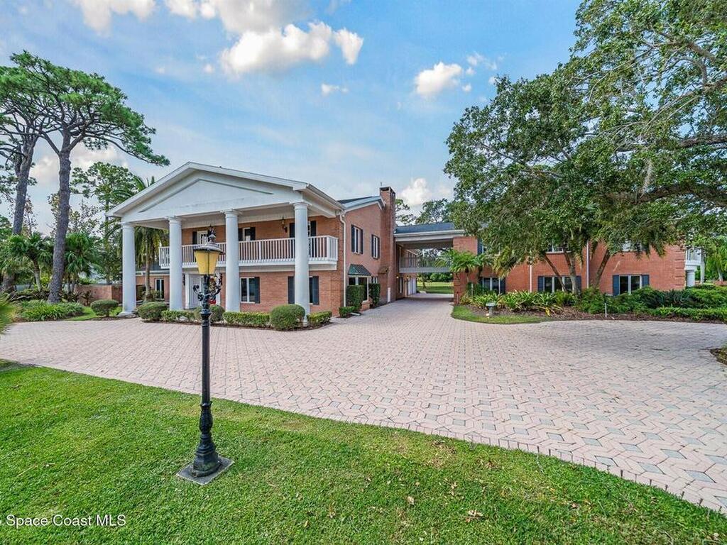 2195 S Courtenay Parkway, Merritt Island, FL 32952