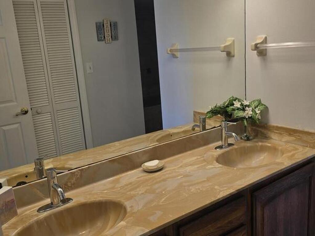 580 S Brevard Avenue, Cocoa Beach, FL 32931