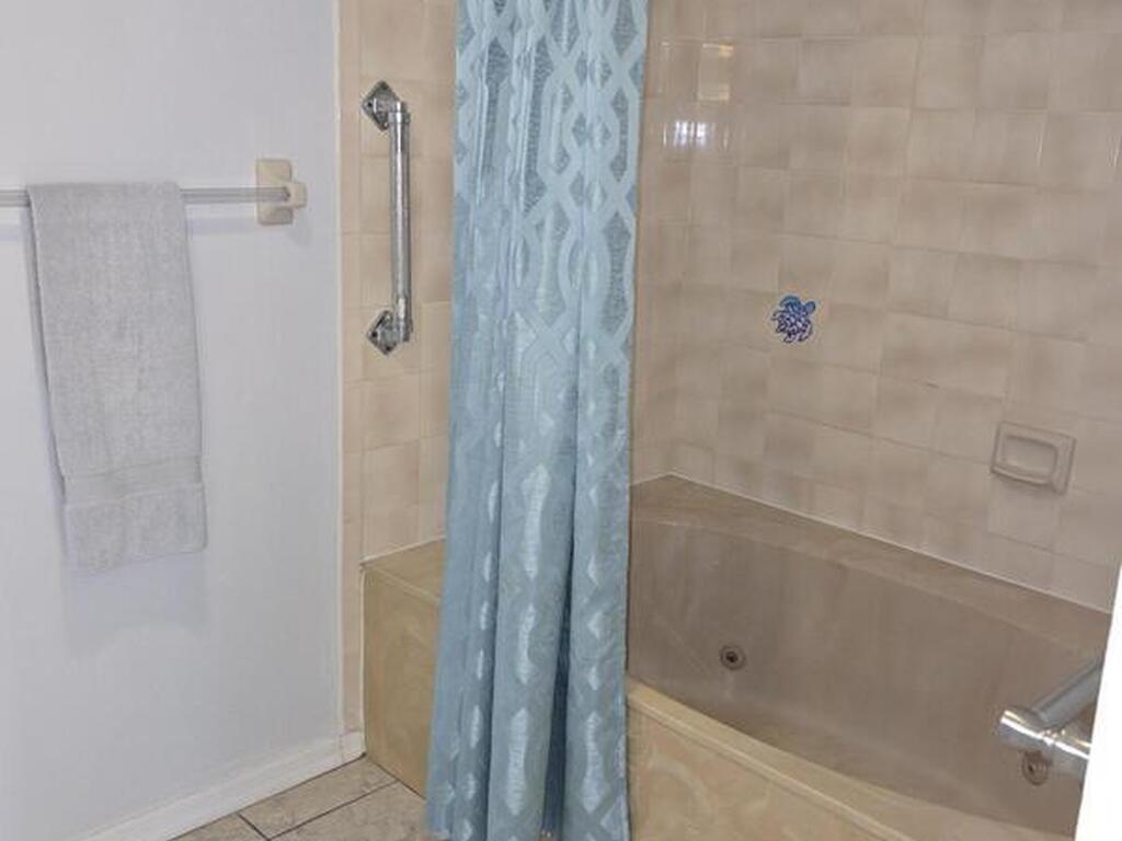 580 S Brevard Avenue, Cocoa Beach, FL 32931