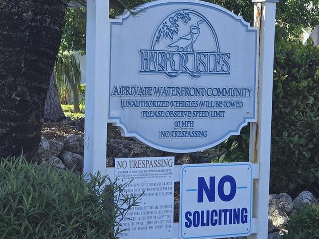 580 S Brevard Avenue, Cocoa Beach, FL 32931