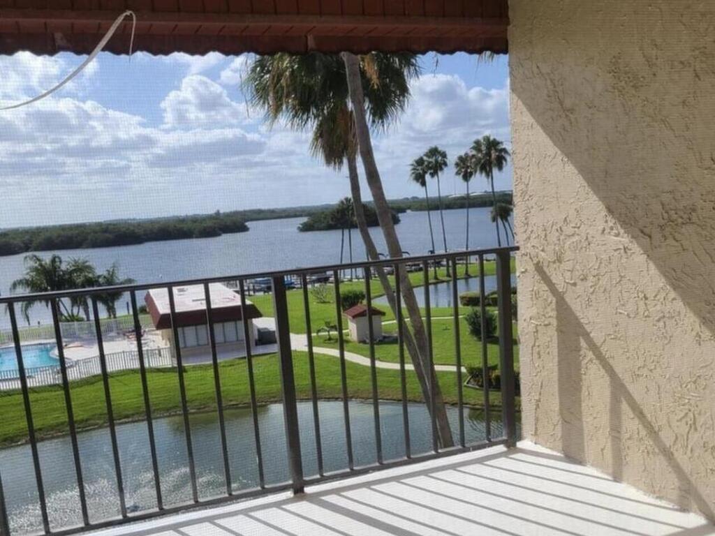 760 S Brevard Avenue, Cocoa Beach, FL 32931