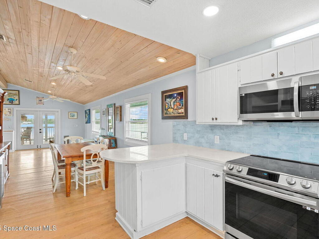 25 Vip Island, Grant-Valkaria, FL 32949