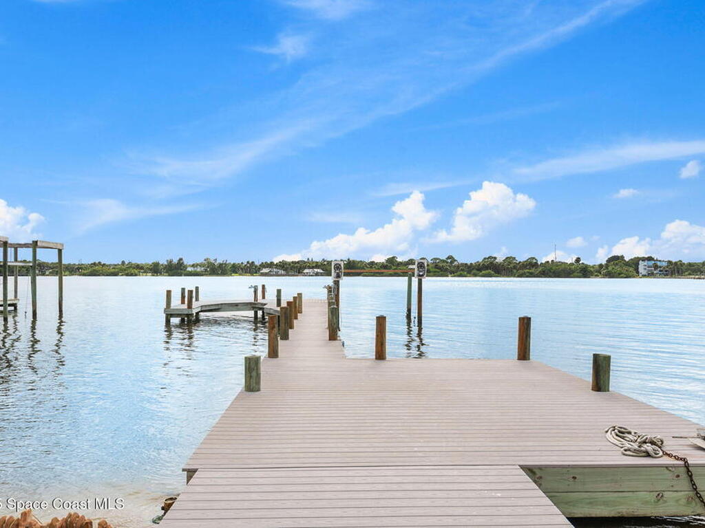 25 Vip Island, Grant-Valkaria, FL 32949