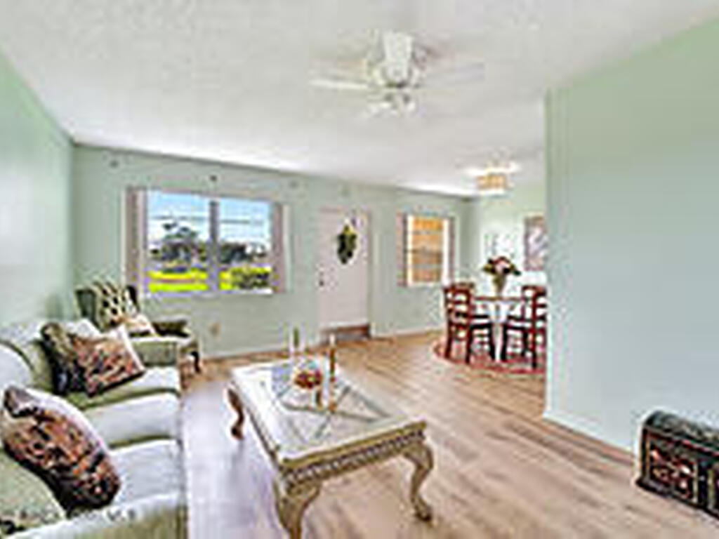 98 Spring Lake Drive, Vero Beach, FL 32962