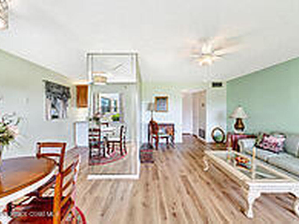 98 Spring Lake Drive, Vero Beach, FL 32962