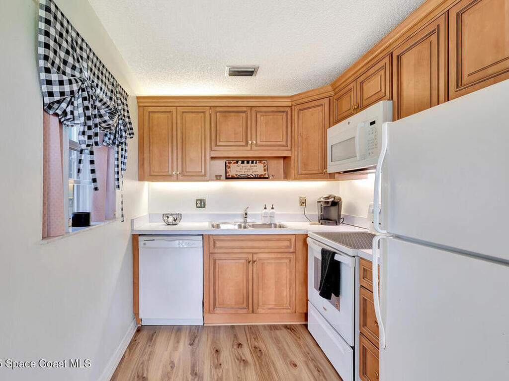 98 Spring Lake Drive, Vero Beach, FL 32962