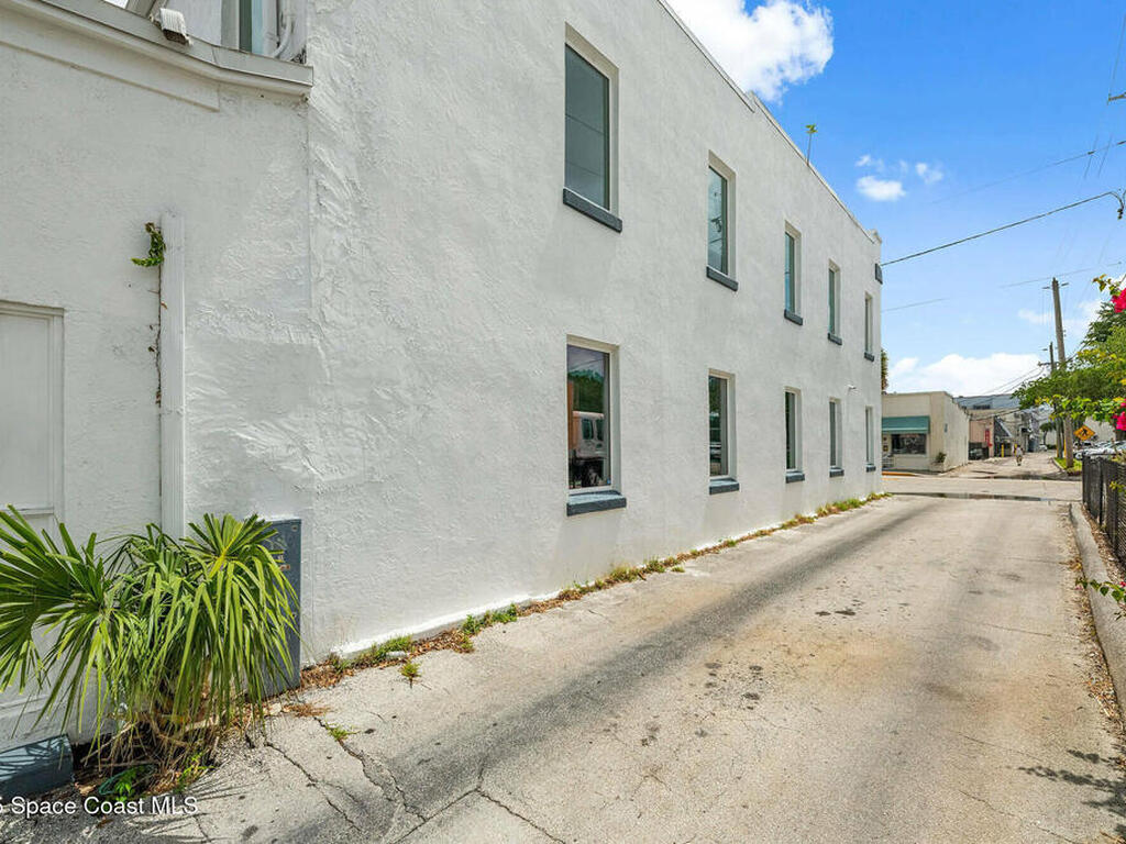 2006 Vernon Place, Melbourne, FL 32901