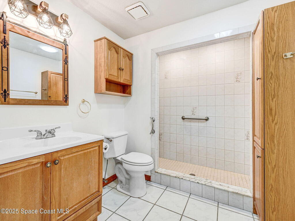 6570 Whispering Pines Lane, Grant, FL 32949