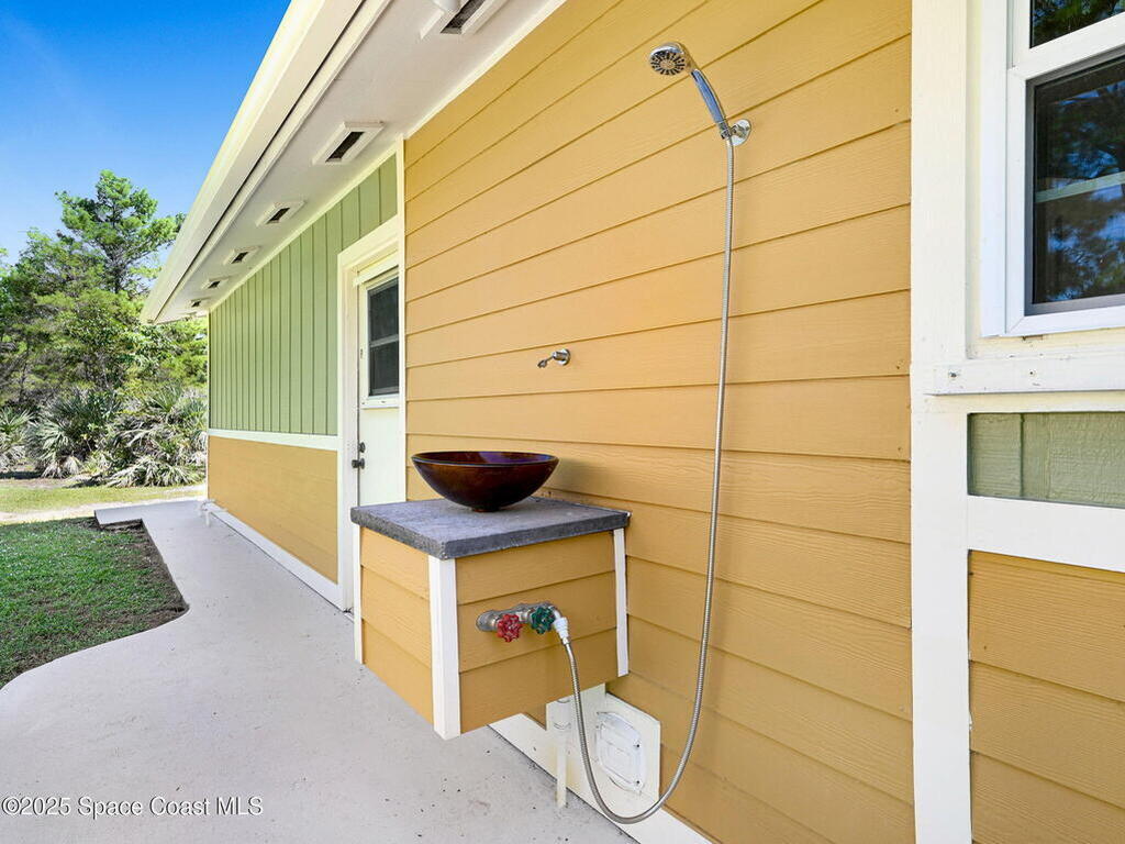 6570 Whispering Pines Lane, Grant, FL 32949