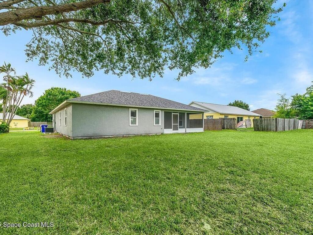 1118 9th Square, Vero Beach, FL 32960