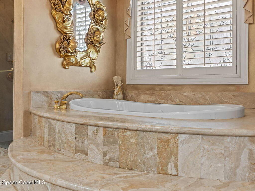 142 Lansing Island Drive, Indian Harbour Beach, FL 32937