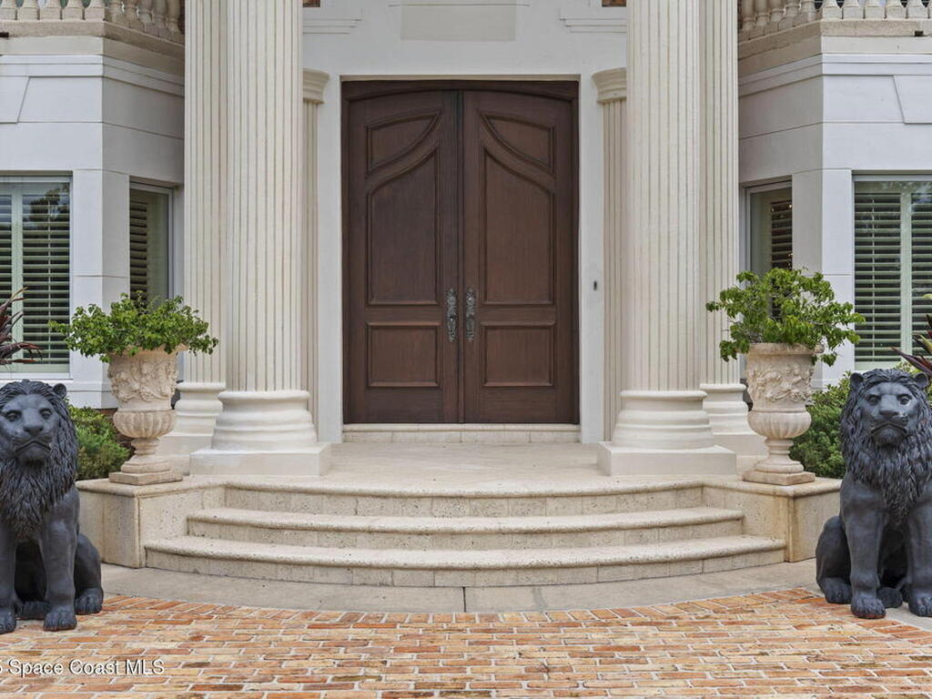 142 Lansing Island Drive, Indian Harbour Beach, FL 32937