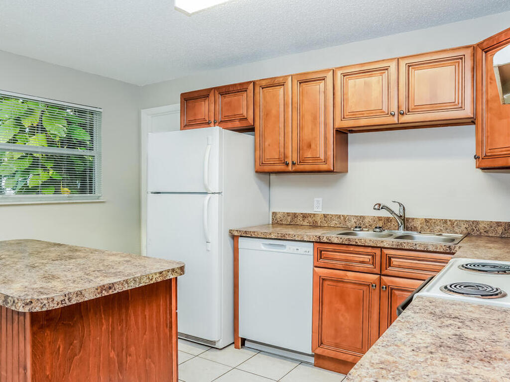 6576 4th Lane, Vero Beach, FL 32968