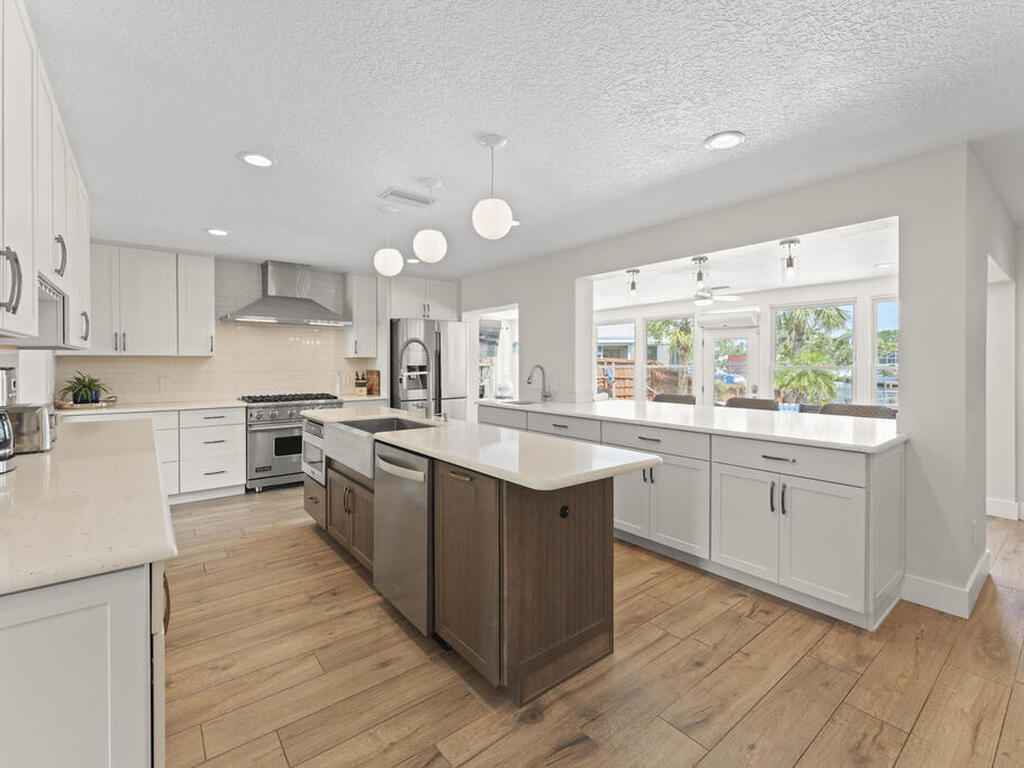 931 S Fourth Street, Cocoa Beach, FL 32931