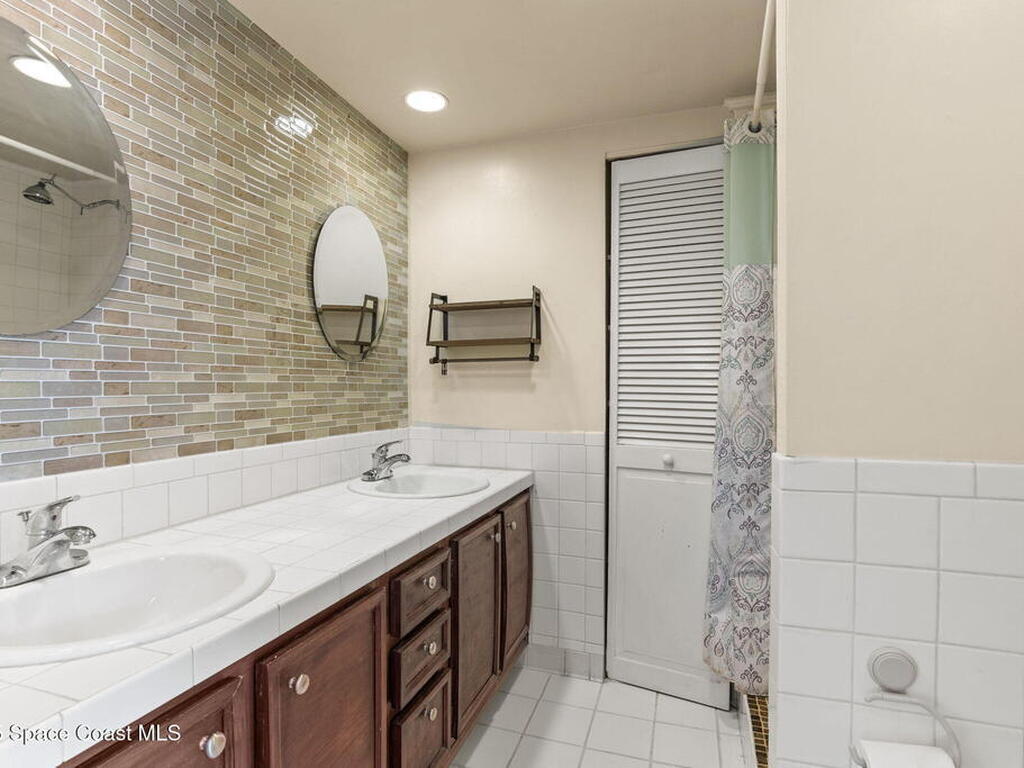 375 S Waverly Place, Vero Beach, FL 32960