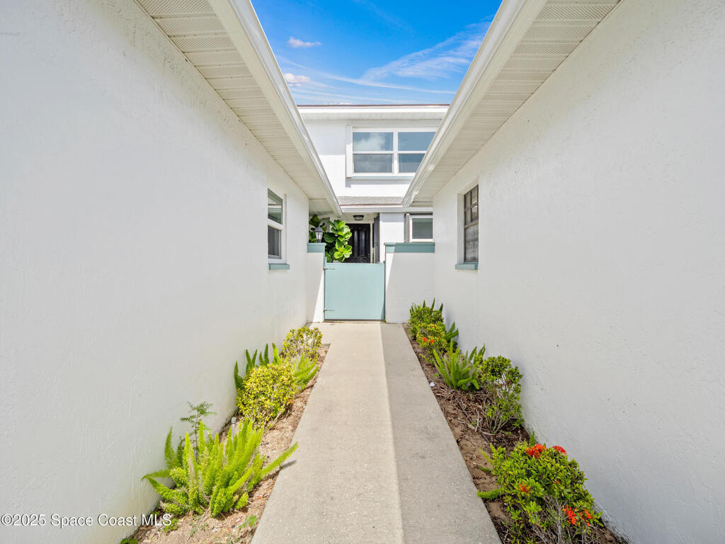 290 Paradise Boulevard, Indialantic, FL 32903