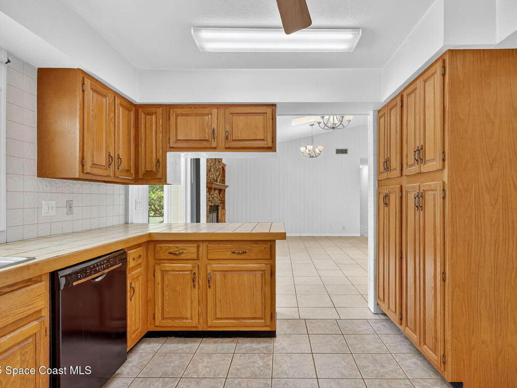 630 NE Town Terrace, Jensen Beach, FL 34957