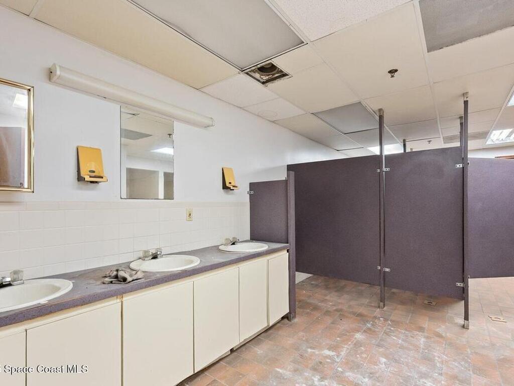 1050 W King Street, Cocoa, FL 32922