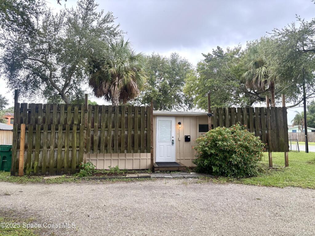 377 W Merritt Avenue, Merritt Island, FL 32953